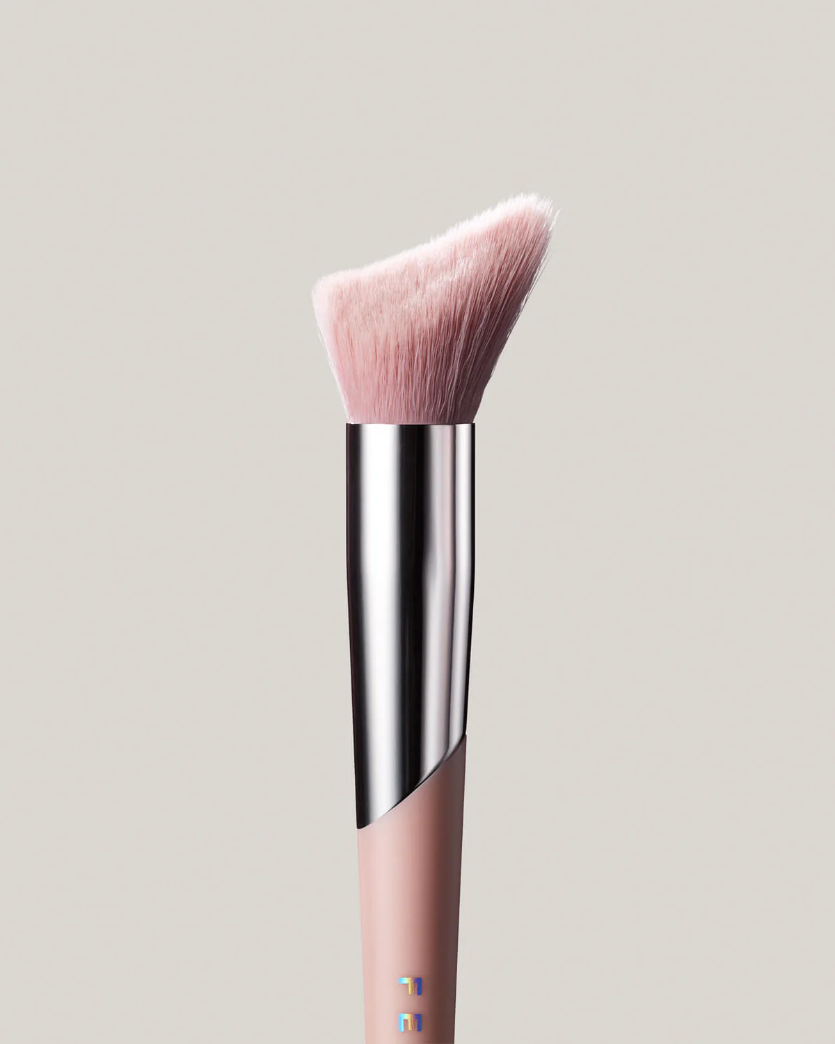 Cheek-Hugging Highlight Brush 120 - Image 2