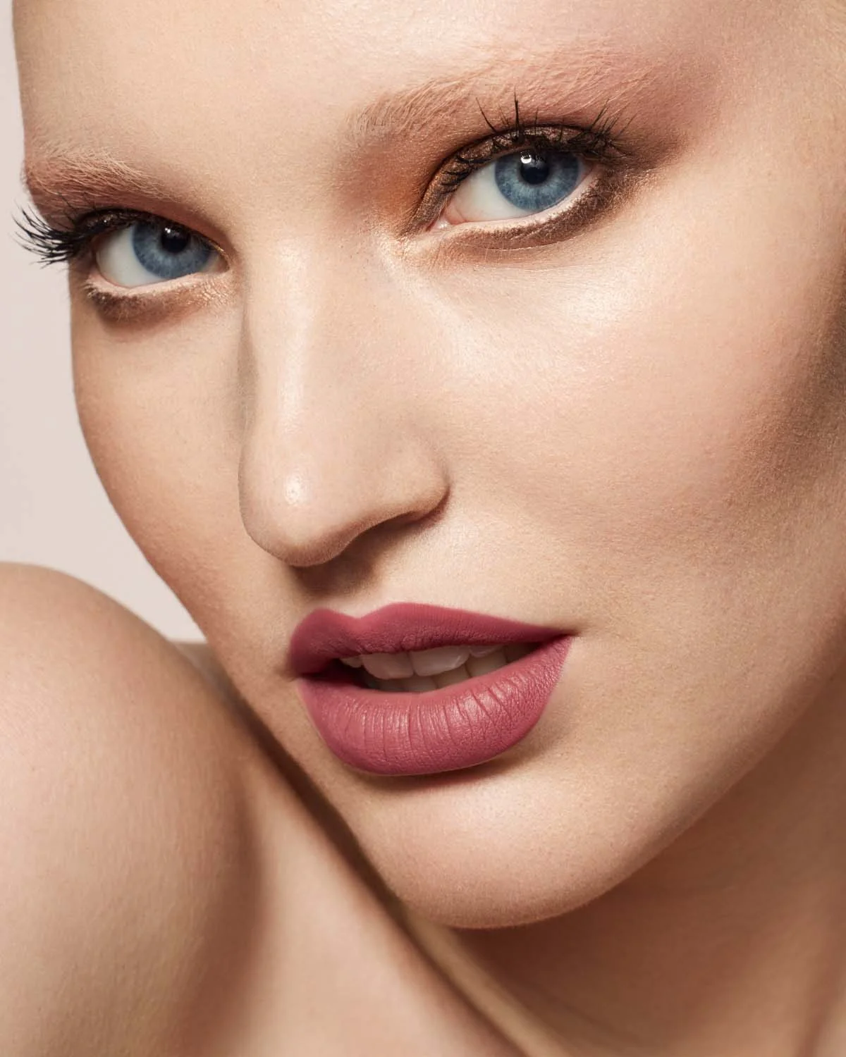 Stunna Lip Paint Longwear Fluid Lip Color — RiRi - Image 3