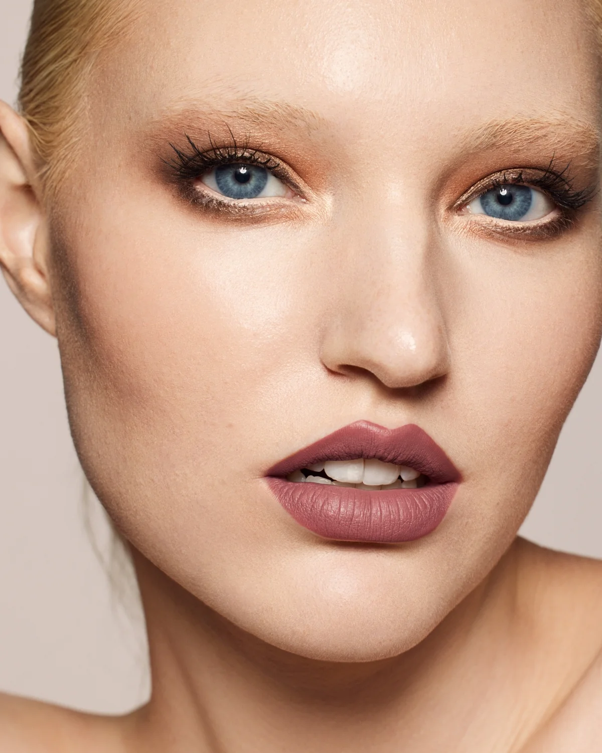 Stunna Lip Paint Longwear Fluid Lip Color — Uncuffed - Image 4